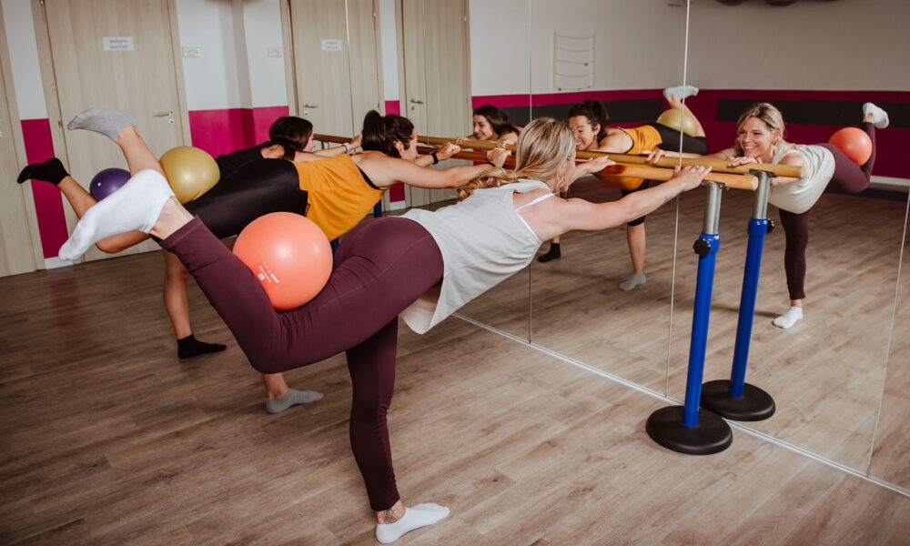 WALL-AND-BARRE